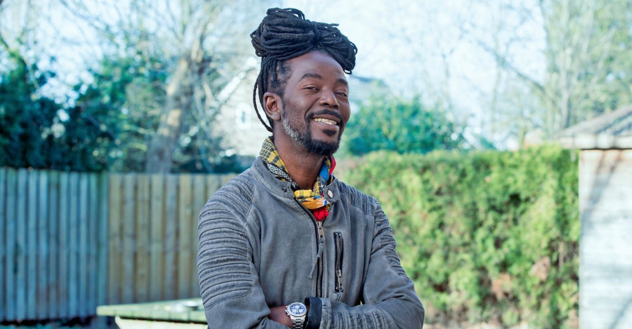 Kenny B portretfoto in tuin