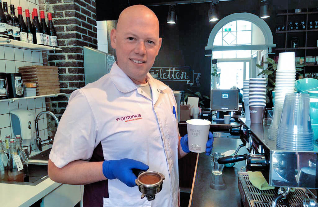 Paul portretfoto tijdens koffie maken