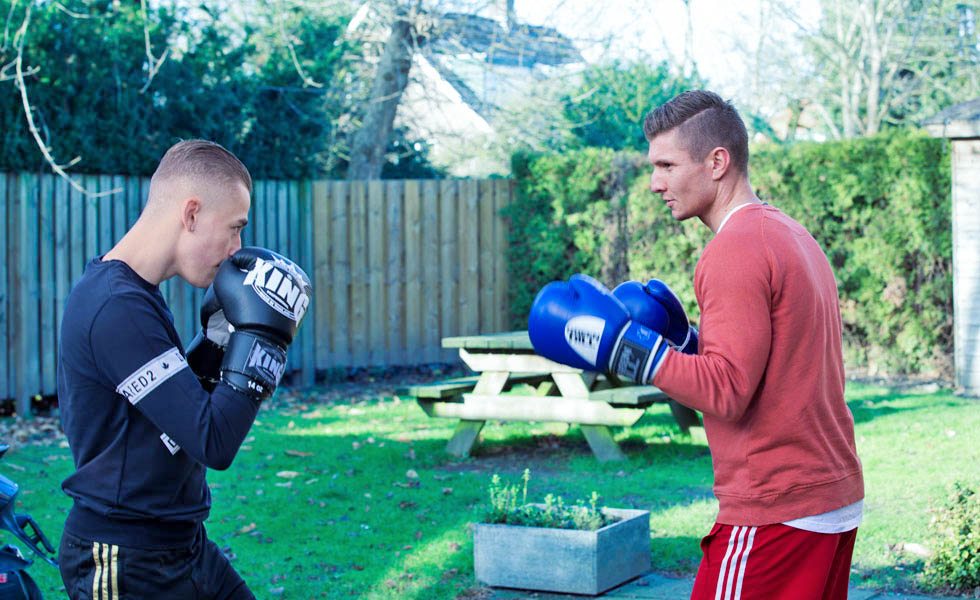 jochen kickbotxt met jongere