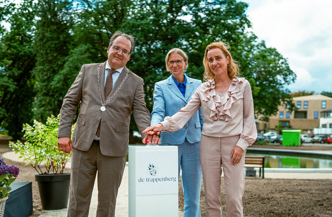 Elanor Boekholt-O'Sullivan, Minister van Volkshuisvesting en Ruimtelijke Ordening, was aanwezig bij de ingebruikname van het project.